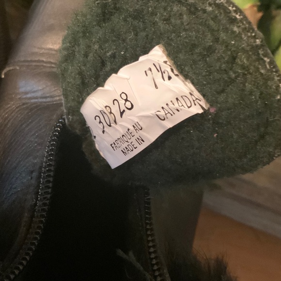 Elegant Black Fur-Trimmed Winter Boots - Picture 11 of 11